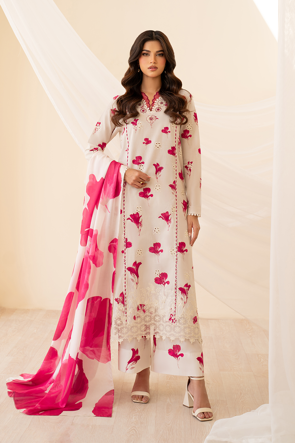 Iznik Chikenkari Embroidered Lawn 3Pcs Luxury Suit
