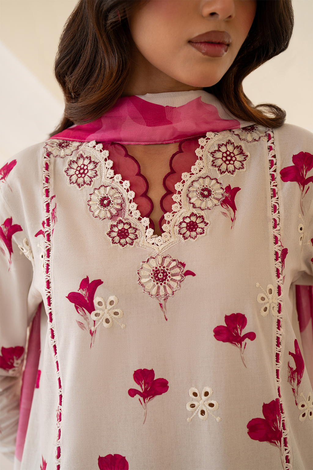 Iznik Chikenkari Embroidered Lawn 3Pcs Luxury Suit