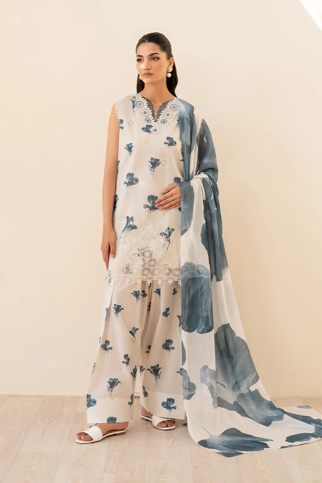 Iznik Chikenkari Embroidered Lawn 3Pcs Luxury Suit Skin Gray
