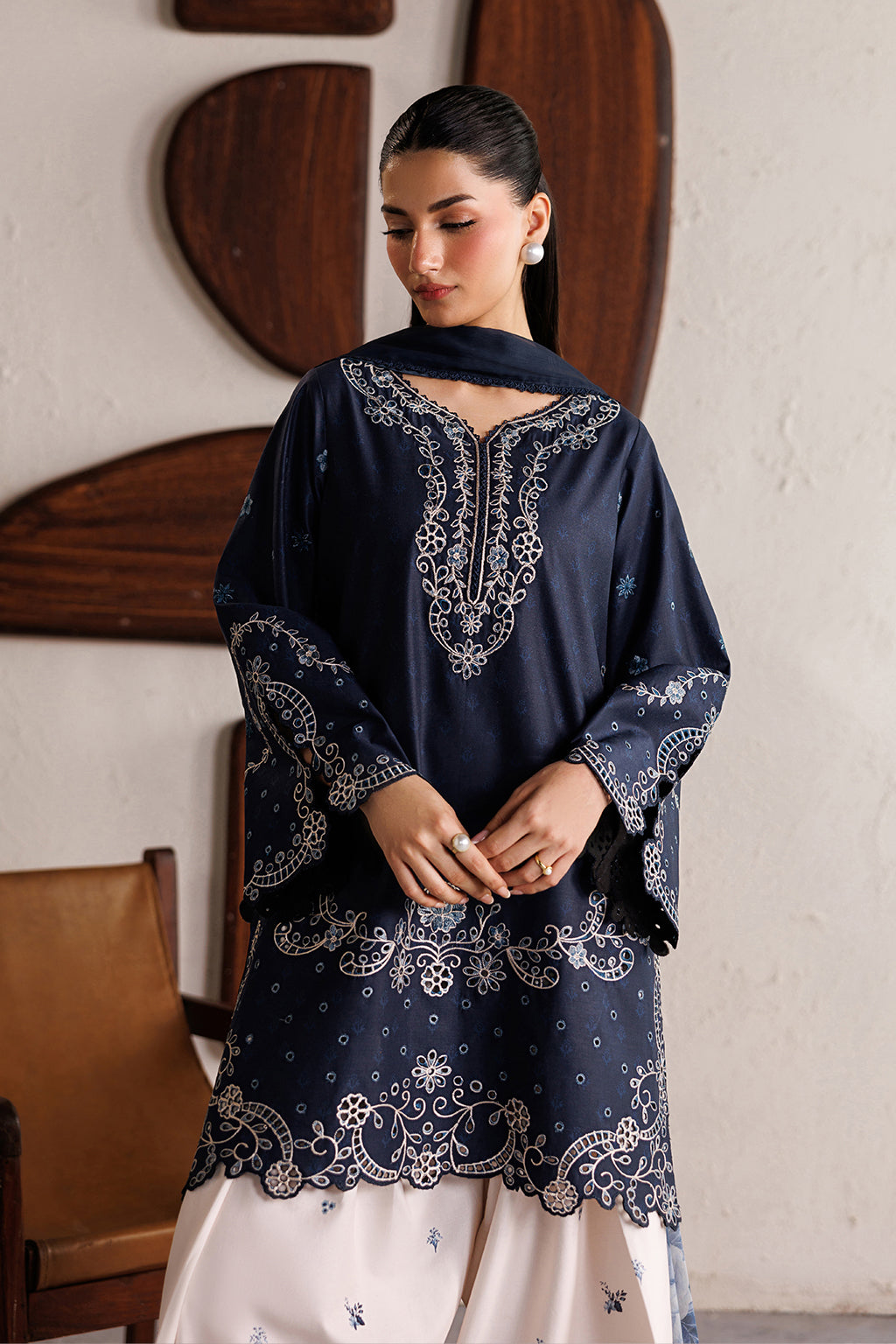 Iznik Lawn Embroidered 3-Piece Suit