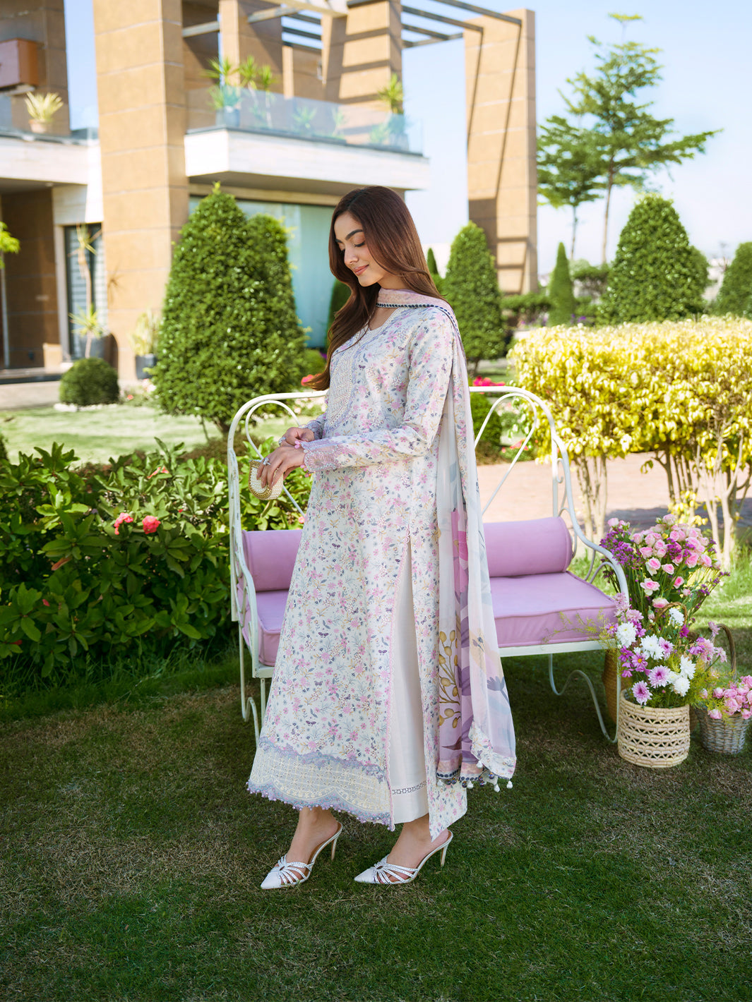 Izel – Ciel Chicken Kari Lawn 3-Piece Unstitched Suit