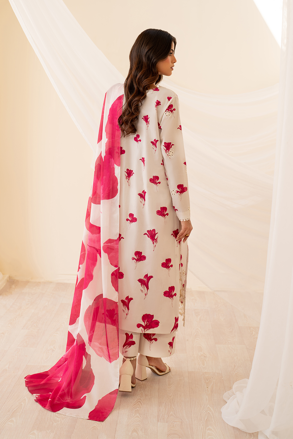 Iznik Chikenkari Embroidered Lawn 3Pcs Luxury Suit UE-443 Skin Red