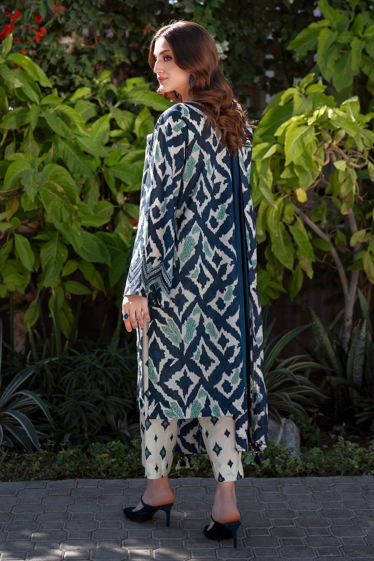 Baroque Embroidered Unstitched Lawn 3 Pcs