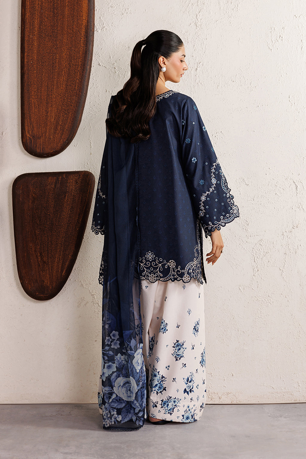 Iznik Lawn Embroidered 3-Piece Suit