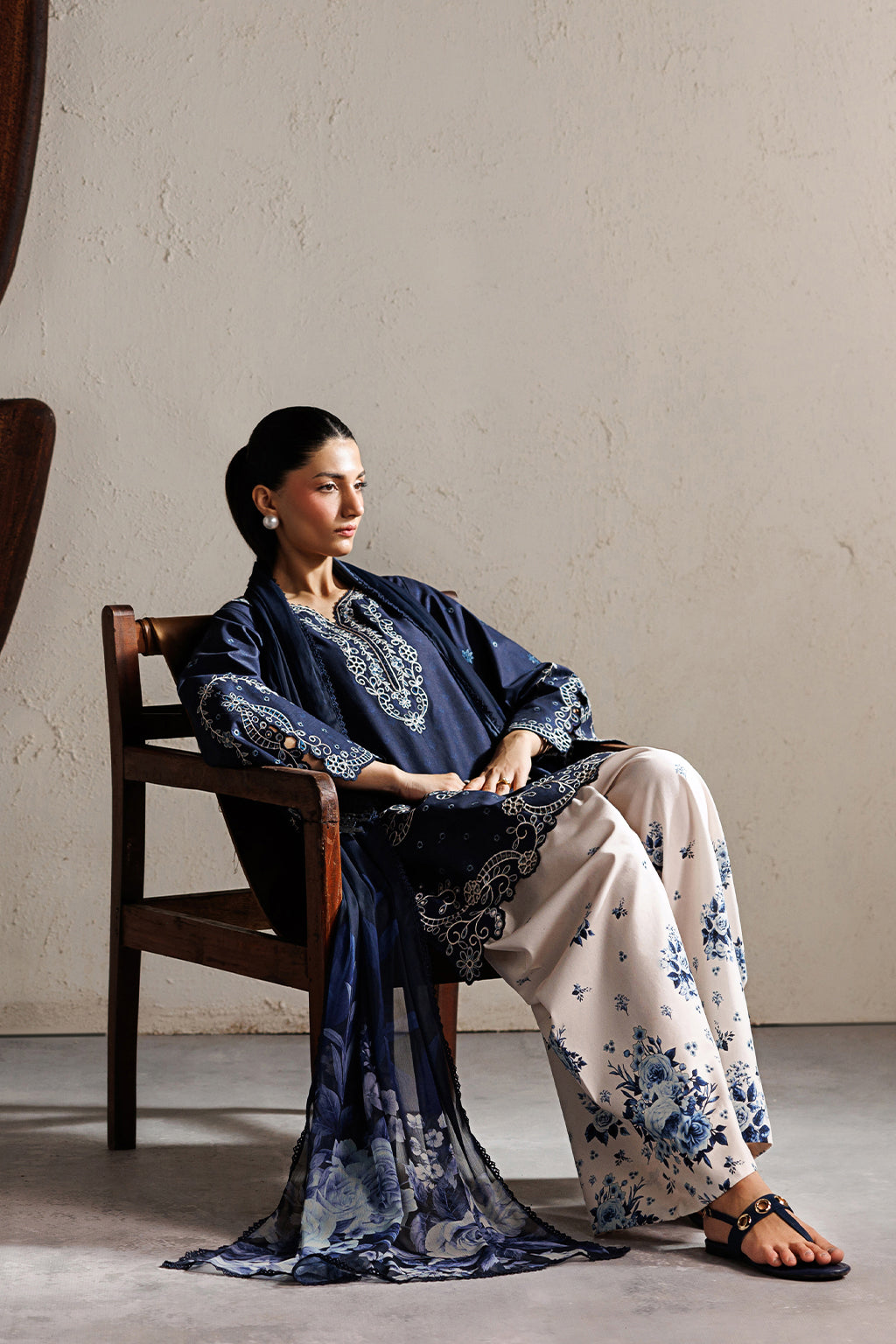 Iznik Lawn Embroidered 3-Piece Suit