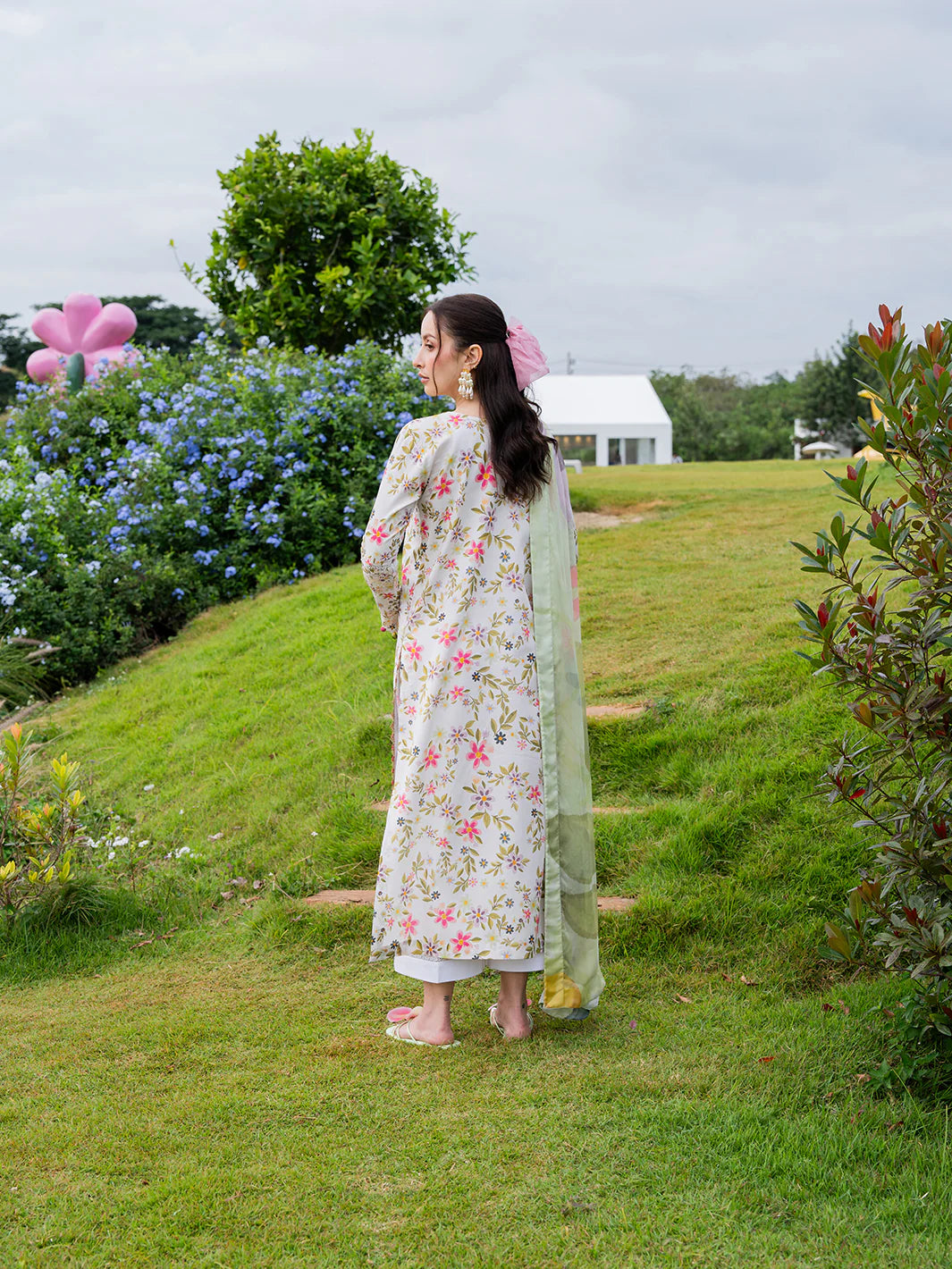 Izel – Elorin Chicken Kari Lawn 3-Piece Unstitched Suit
