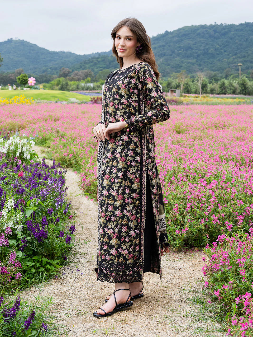 Izel – Rosaa Chicken Kari Lawn 3-Piece Unstitched Suit